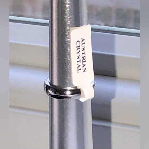 Austrian Crystal Silver Tone Ring - Picture 4 of 10